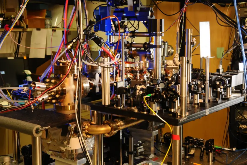 Japon bilim insanları karanlık maddeyi arayabilecek yeni bir atom saati geliştirdi