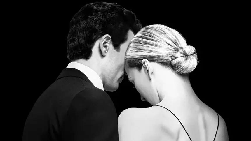 Ryan Murphy imzalı Love Story serisi 1990ların ikonik çiftini ekrana taşıyor