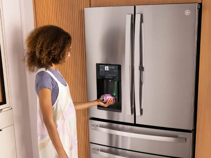 Yeni akıllı buzdolabı barkod okuyarak alışverişi kendi sipariş ediyor