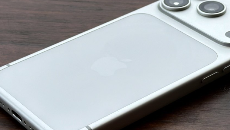 Apple, iPhone 18 Pro Max için daha ucuz ekran istiyor: Artan maliyetler tedarikçilere yansıdı