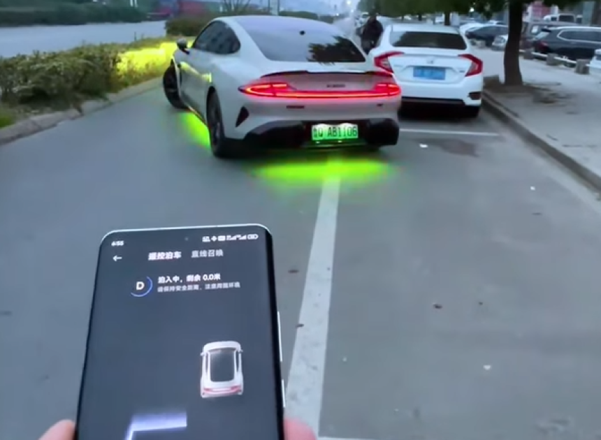 iPhone ile bağlı Xiaomi SU7 kendi kendine park etti!