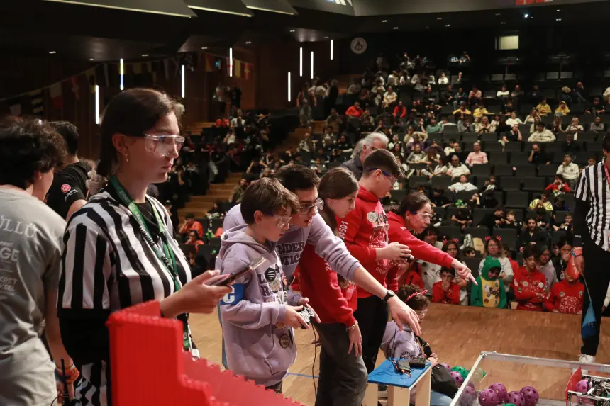 Genç mühendisler Decode temasıyla sahada buluştu