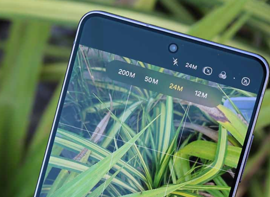 Samsung Galaxy S27 Ultra'da selfie kamerası sonunda değişebilir! 12 MP dönemi bitebilir