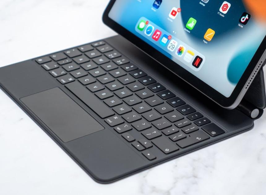 Apple, iPad Air için siyah Magic Keyboard seçeneğini tanıttı