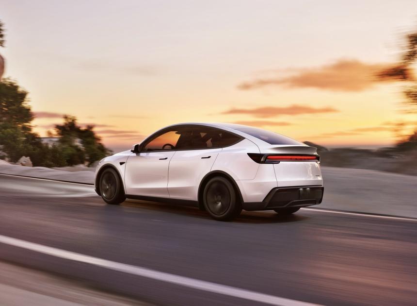 Tesla model Y stratejisinde çift taraflı hareket: Zam ve yeni model