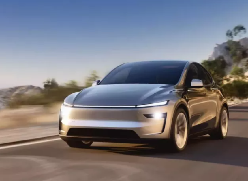 Robotaxi pilot programı, güvenlik ve veri açıklığı tartışmalarının merkezine yerleşti.