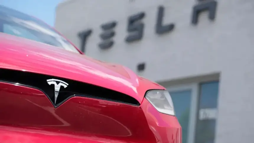 Tesla’dan güç gösterisi: Yeni AI5 çipi sahneye çıktı
