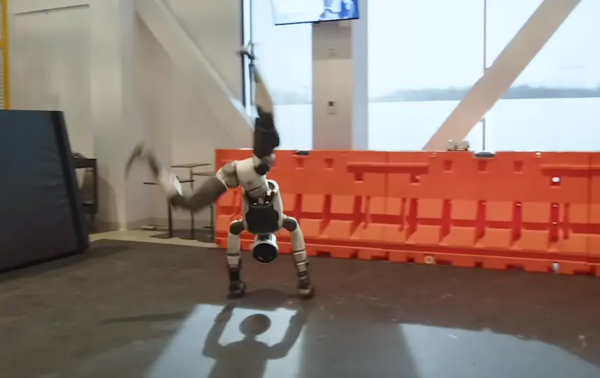Boston Dynamics'in İnsansı Robotu Atlas, Breakdance Yapmayı ve Çift Takla Atmayı Başardı