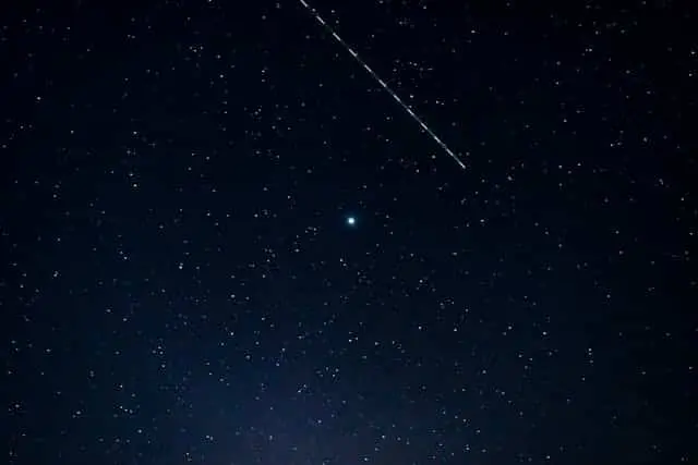 Nisan Gökyüzü Şöleni: Lyrid Meteor Yağmuru ve 34 Bin Işık Yılı Uzaktaki Yıldız Kenti!