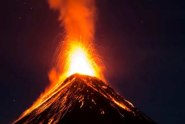 Kilauea Yanardağı’ndan çıkan lavlar okyanusta canlılığı artırdı