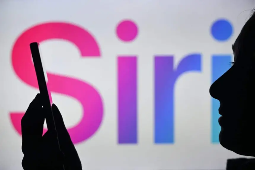 Siri Neden Daha Akıllı Değil? Eski Apple Çalışanlarından Sert Eleştiriler