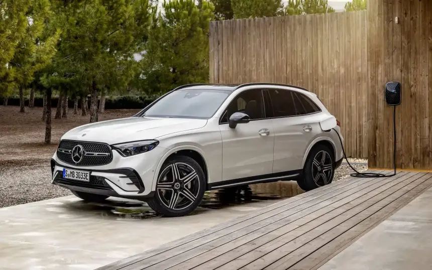 Mercedes-Benz'in Yeni Elektrikli GLC EV Modeli Tanıtıldı: 650 km Menzil ve 320 kW Şarj Hızı!