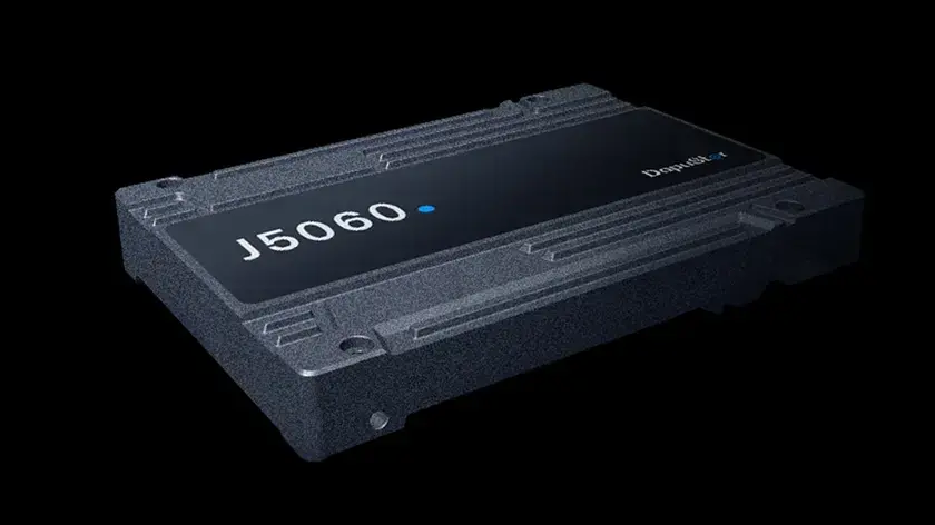 Solidigm Rekor Kapasiteli SSD’yi Piyasaya Sürüyor – 122,88 TB