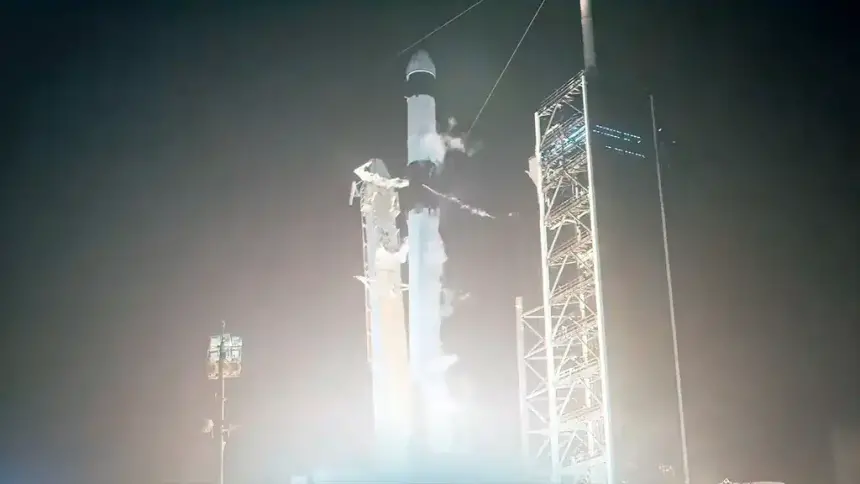 SpaceX, uzay istasyonuna 3 tondan fazla malzeme gönderdi