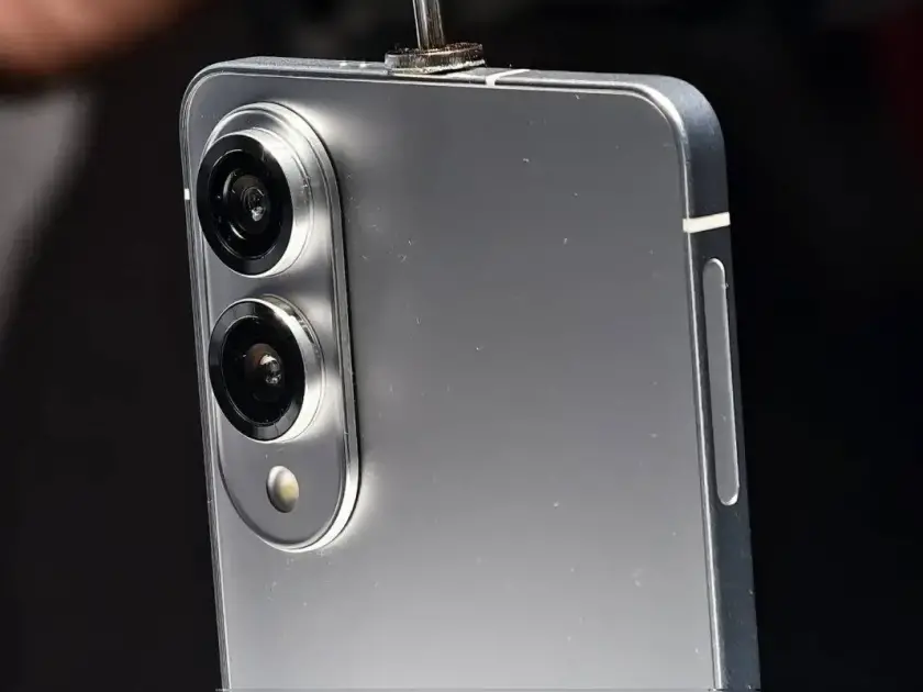 Samsung Galaxy S25 Edge: İncelik ve Kamera Gücüyle Apple iPhone 17 Air’a Karşı
