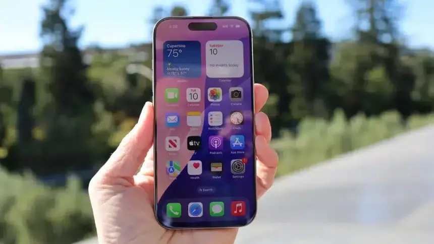 iPhone 17 Pro: Son Sızıntılara Göre Kalın Bir Tasarımla Geliyor Ama Satışlarda Yine Zirvede Olabilir