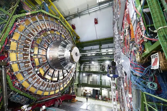 CERN'den Tarihi Keşif: Madde ve Antimadde Sırrı Çözülüyor