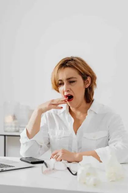Esnemenin Sırrı Çözülüyor: Neden Başkasını Görünce Biz de Esneriz?