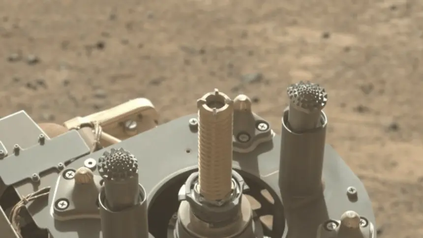 NASA'nın Mars Rover'ı Zor Anlar Yaşadı: Matkap Kayaya Saplandı Ama Kurtarıldı